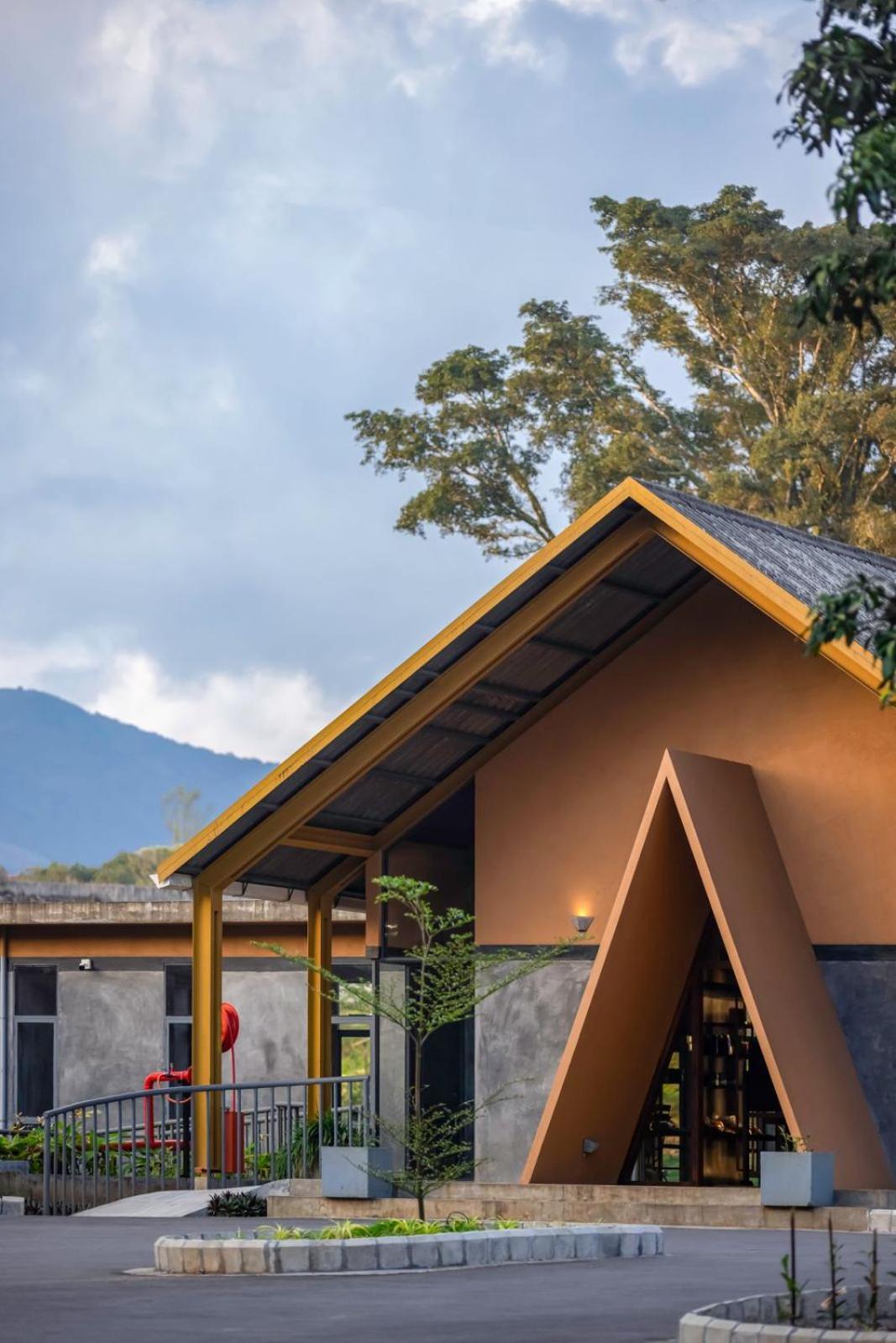 Misty Mountain Experience By Perfect Stays Pīrmed Buitenkant foto
